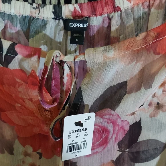 Express Off Shoulder Cropped Floral Blouse - Picture 2 of 4